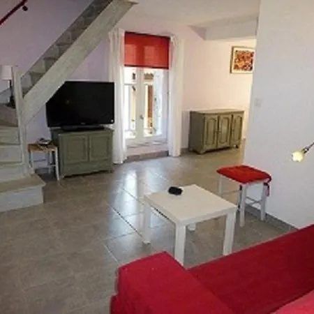 Semesterbostad Clos Des 3 Dauphins Avene